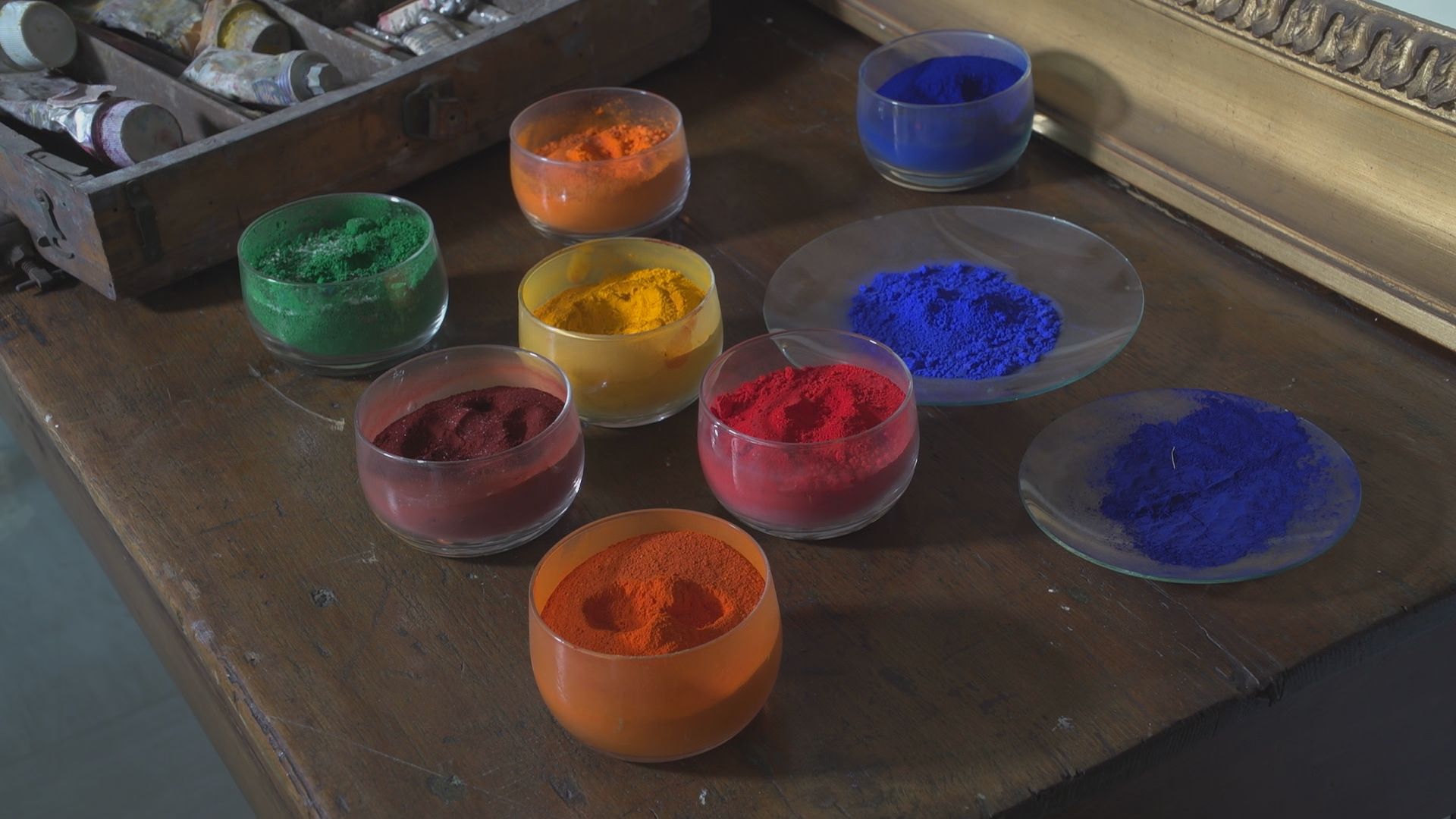 THE TRUE COLOURS OF ART
